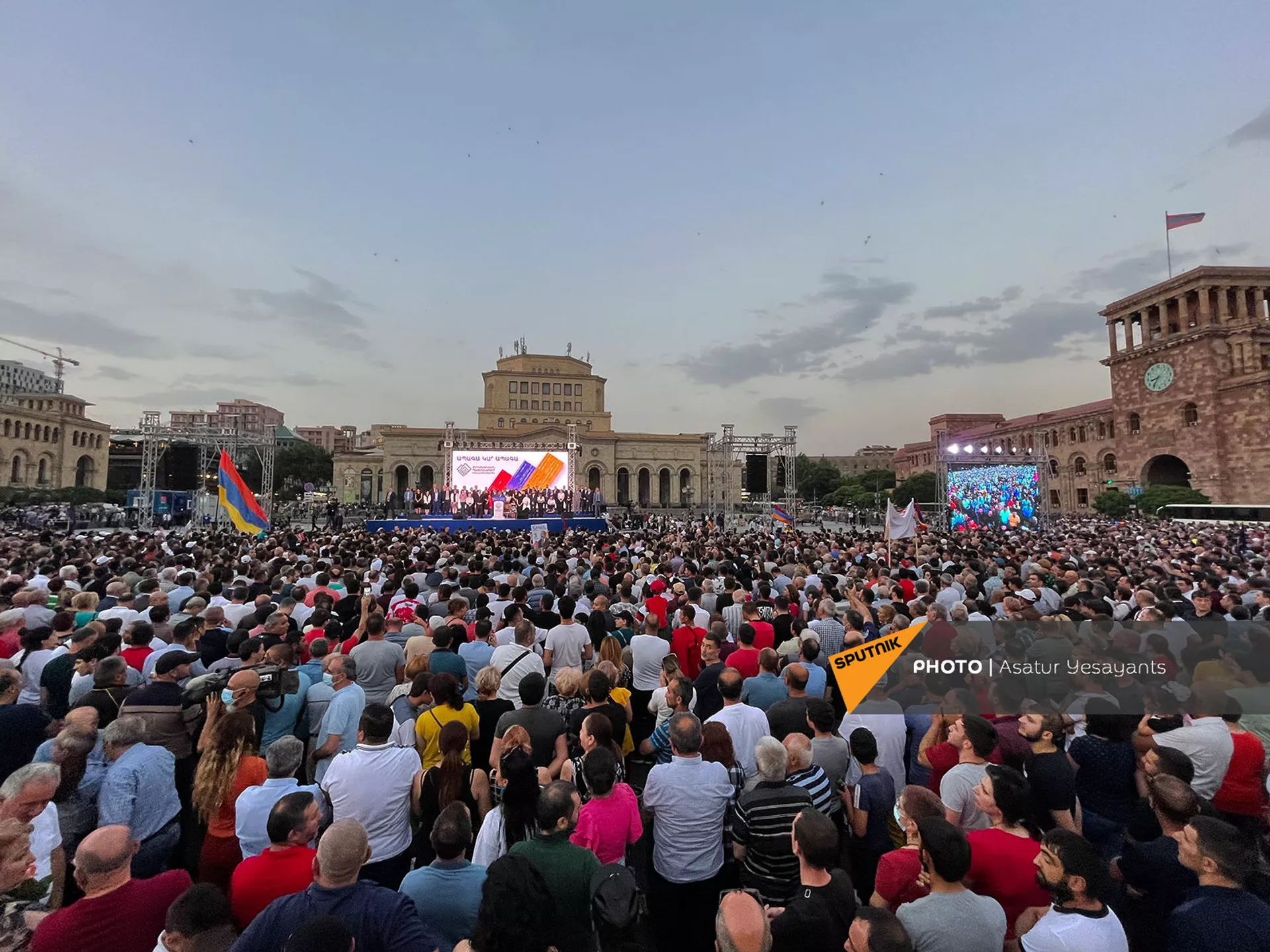 Правящая партия готова к диалогу с другими силами – Пашинян о завершении кризиса Правящая партия готова к диалогу с другими силами – Пашинян о завершении кризиса - Sputnik Армения, 1920, 21.06.2021