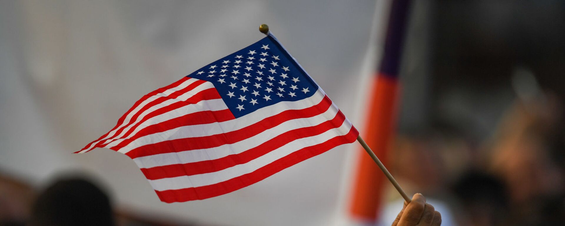 Американский флаг на митинге в поддержку победы партии Гражданский договор на внеочередных выборах (21 июня 2021). Еревaн - Sputnik Армения, 1920, 21.09.2021