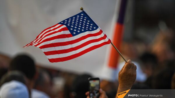 Американский флаг на митинге в поддержку победы партии Гражданский договор на внеочередных выборах (21 июня 2021). Еревaн - Sputnik Армения