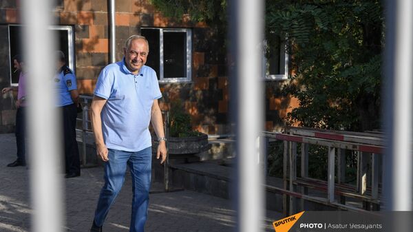 Глава медцентра Измирлян Армен Чарчян до суда (22 июня 2021). Еревaн - Sputnik Արմենիա