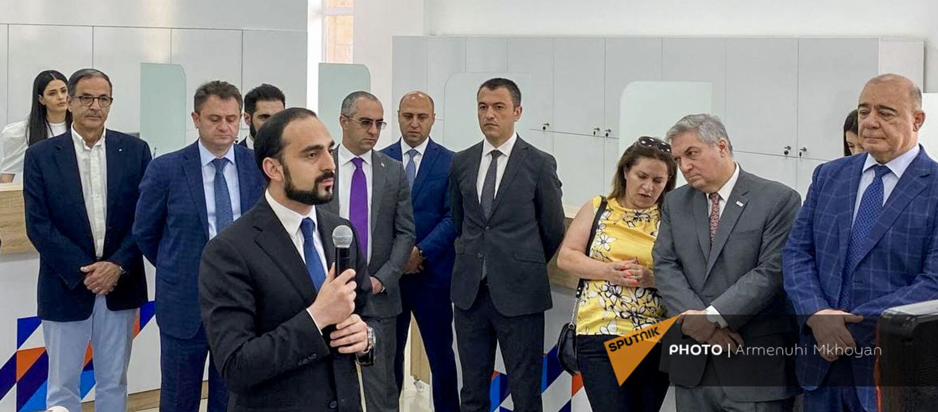 И.о. вице-премьер Тигран Авинян общается с журналистами (23 июня 2021). Гюмри - Sputnik Армения, 1920, 23.06.2021