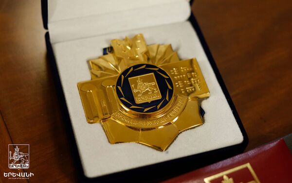 Медаль почетного гражданина Еревана - Sputnik Армения