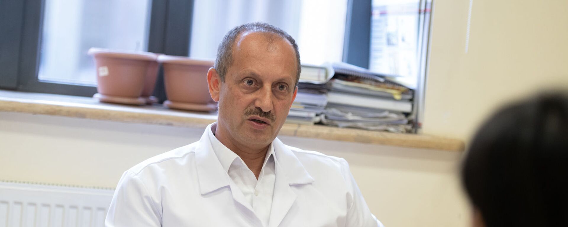 Заведующий отделением сердечно-сосудистой хирургии медцентра Астхик, кардиохирург Мгер Сусани - Sputnik Армения, 1920, 27.06.2021