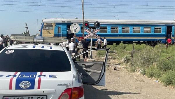 Дорожно-транспортное происшествие с участием пассажирского электропоезда и легкового автомобиля (27 июня 2021). Армавир - Sputnik Армения