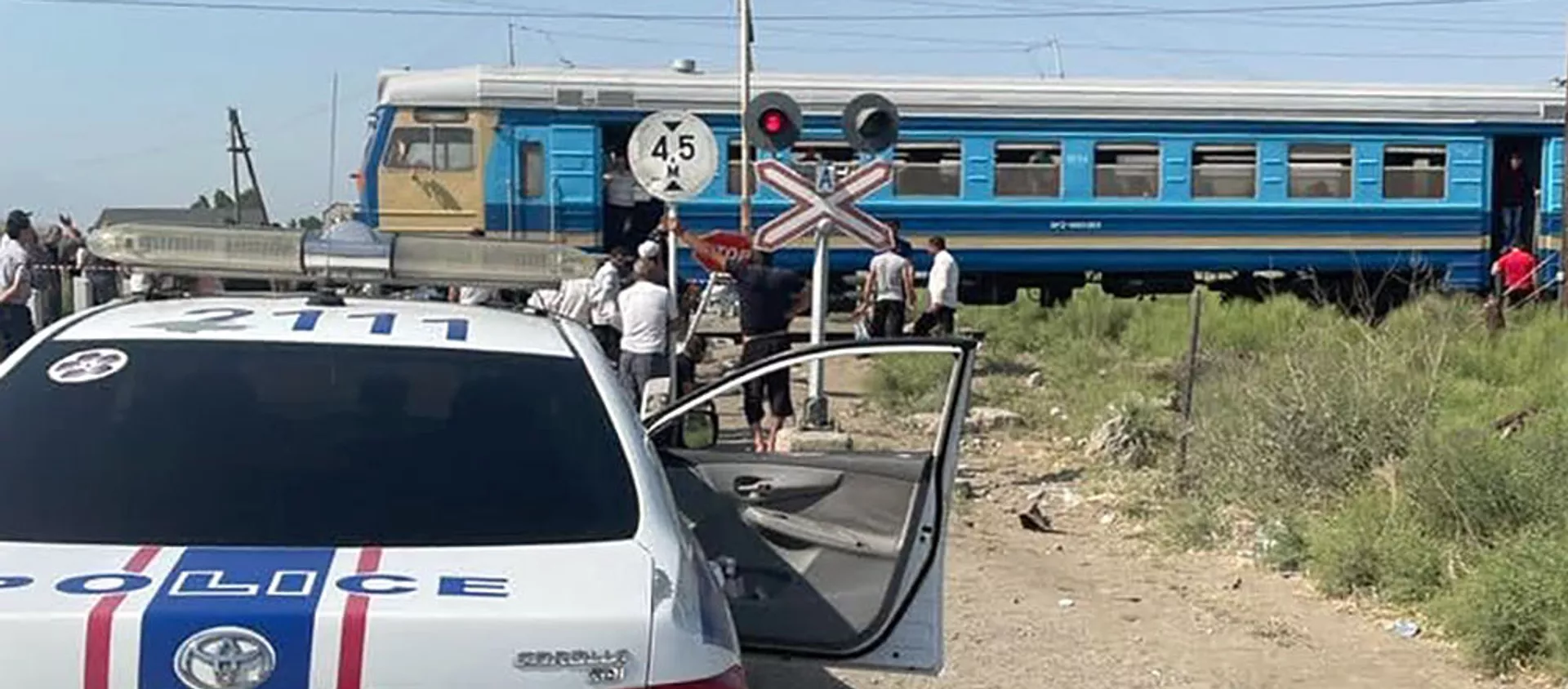 Дорожно-транспортное происшествие с участием пассажирского электропоезда и легкового автомобиля (27 июня 2021). Армавир - Sputnik Армения, 1920, 27.06.2021