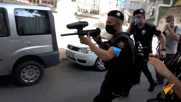 Турецкая полиция разгоняет ЛГБТ парад в Стамбуле - Sputnik Армения