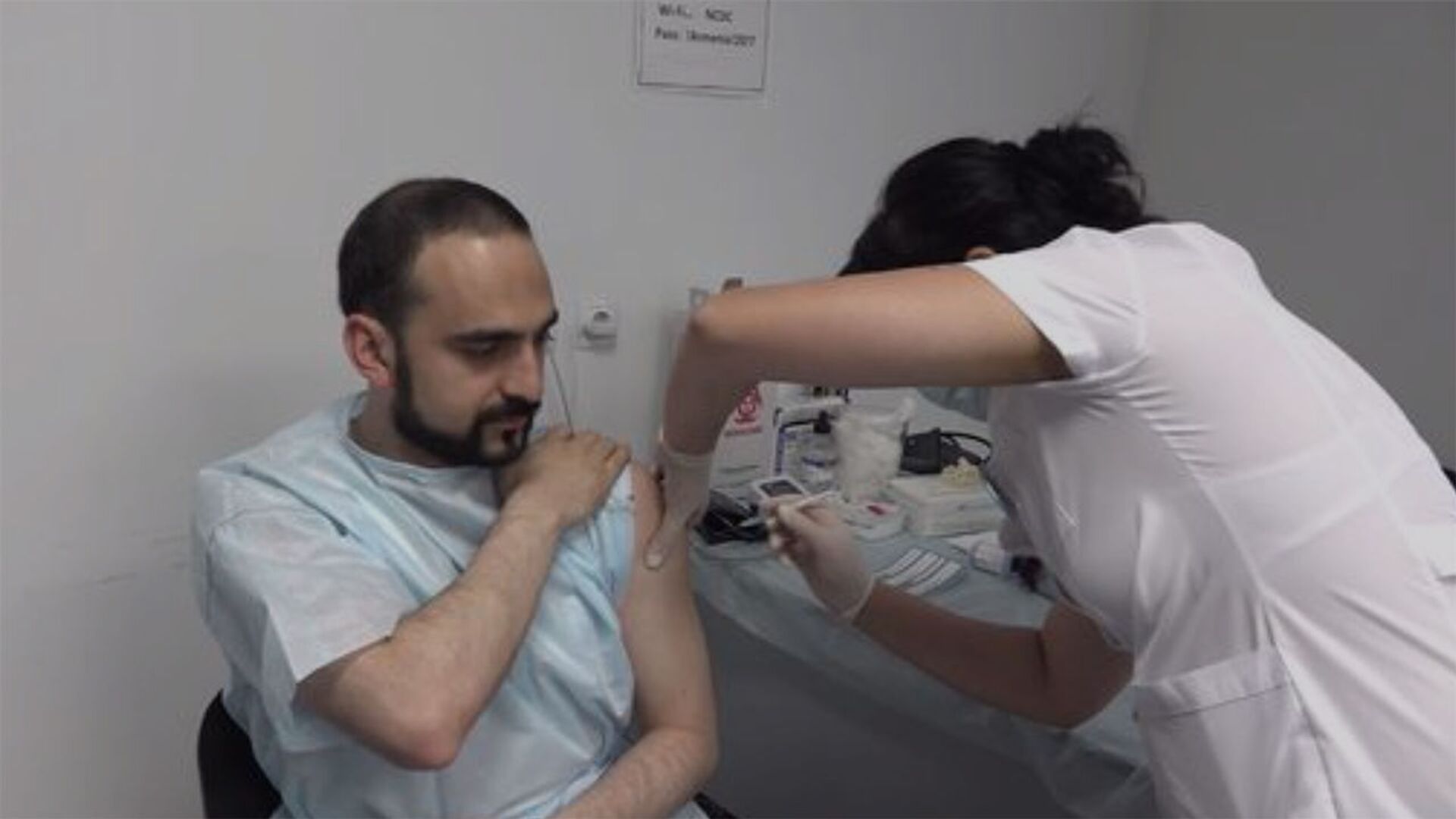 Авинян получил вторую прививку от коронавируса. Видео - Sputnik Армения, 1920, 28.06.2021