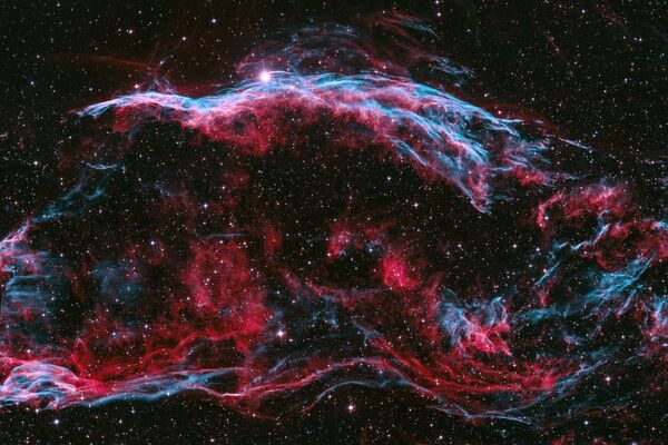 Снимок Bicolour Veil Nebula венгерского фотографа Péter Feltóti, попавший в шортлист конкурса Royal Observatory’s Astronomy Photographer of the Year 13 - Sputnik Армения