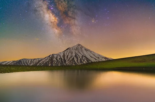 Снимок Glory of Damavand and Milky Way иранского фотографа Masoud Ghadiri , попавший в шортлист конкурса Royal Observatory’s Astronomy Photographer of the Year 13 Снимок Glory of Damavand and Milky Way иранского фотографа Masoud Ghadiri , попавший в шортлист конкурса Royal Observatory’s Astronomy Photographer of the Year 13 - Sputnik Армения