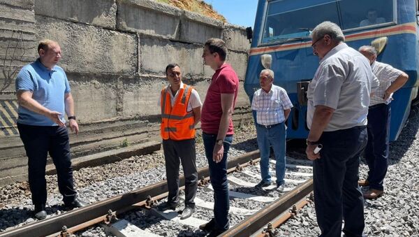 Представители Южно-Кавказской железной дороги и Министерства территориального управления и инфраструктур Армении ознакомились с процессом капитального ремонта железнодорожных путей на участке Маисян-Джаджур - Sputnik Արմենիա