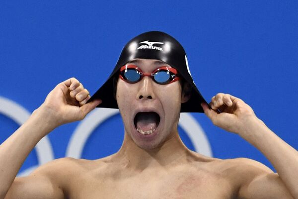 Японский пловец Хагино Косукэ готовится к участию в полуфинале мужского заплыва на 200 м вольным стилем во время соревнований по плаванию на Олимпийских играх в Рио-де-Жанейро, 2016 год - Sputnik Армения