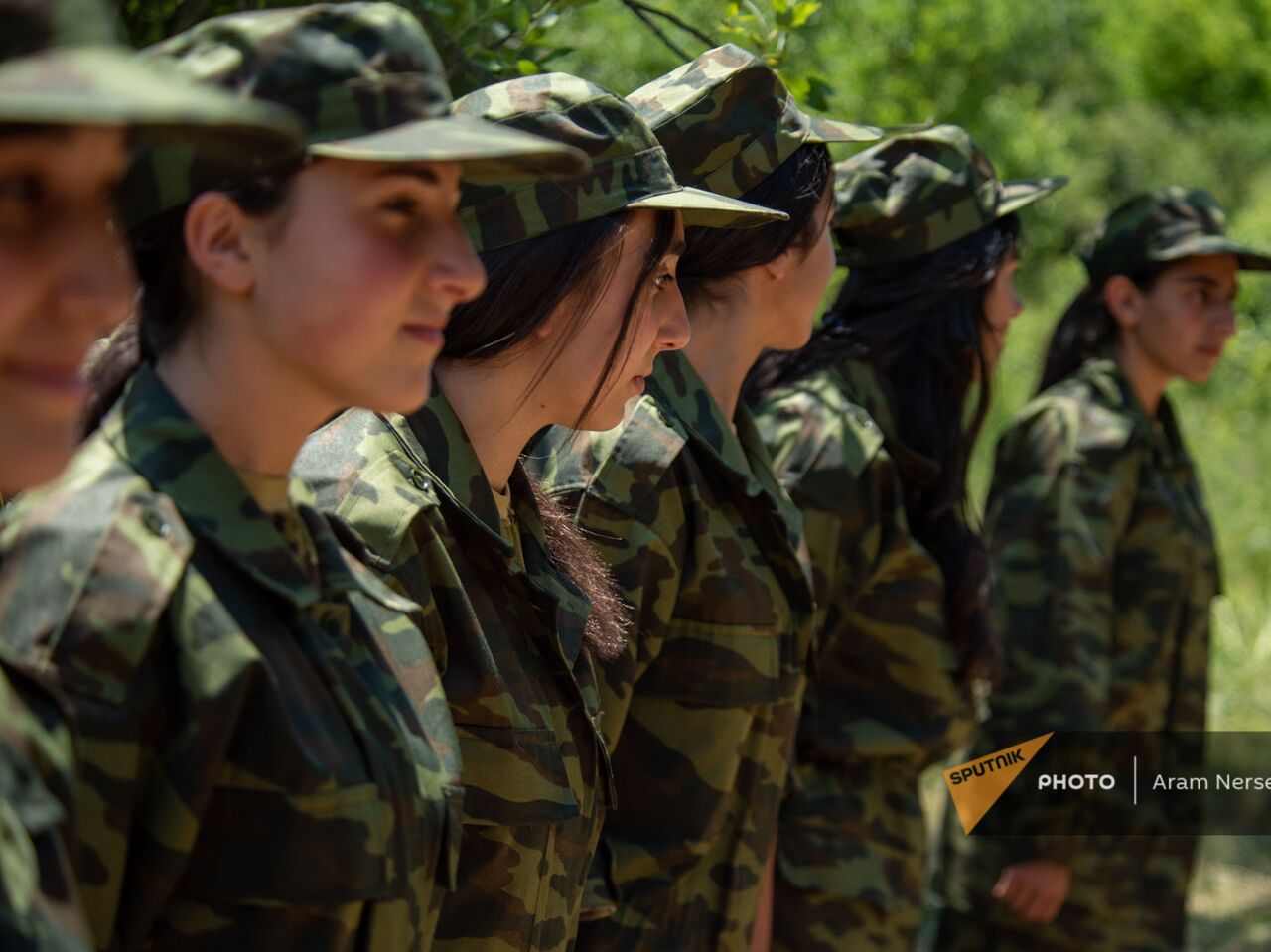 В Армении женщины смогут добровольно проходить срочную военную службу -  кабмин - 21.04.2023, Sputnik Армения