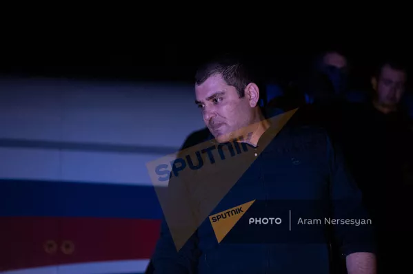 Встреча группы армянских военнопленных в аэропорту Эребуни (3 июля 2021). Ереван - Sputnik Армения