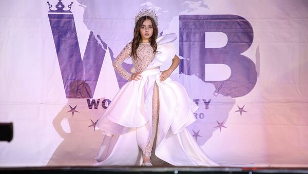Победительница конкурса Little Miss Yerevan 2020 Элина Адилханян на международном конкурсе World Beauty в Москве - Sputnik Армения