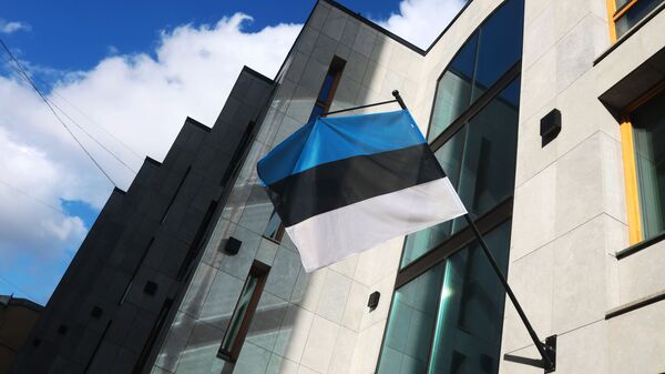 Флаг на здании посольства Эстонии в Москве. - Sputnik Արմենիա