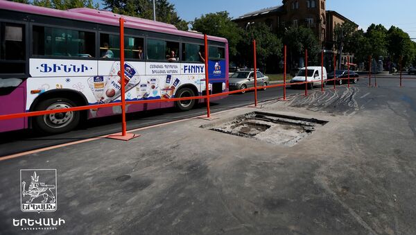 Движение на перекрестке улицы Исаакян - Абовян временно будет частично перекрыто из-за дыры на асфальте - Sputnik Արմենիա