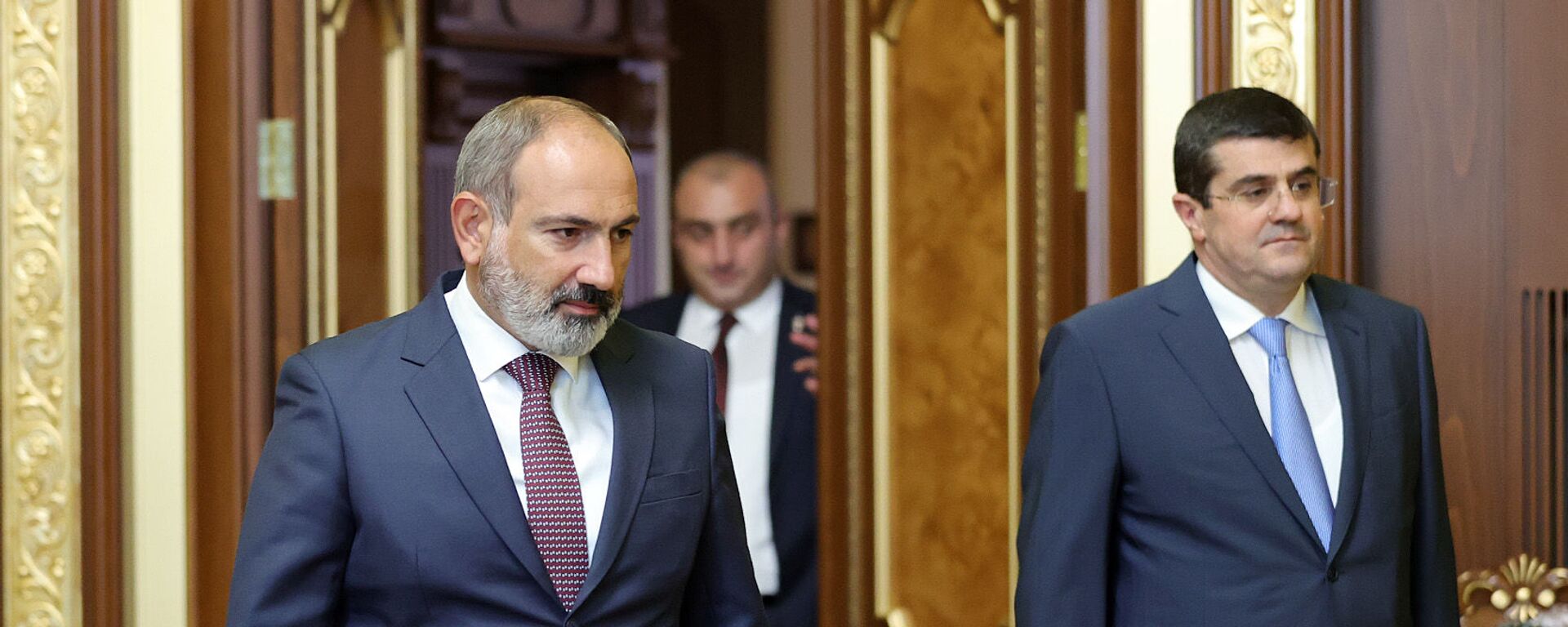 И.о, премьер-министра Никол Пашинян на встрече с президентом Карабаха Араиком Арутюняном (9 июля 2021). Еревaн - Sputnik Армения, 1920, 26.12.2021