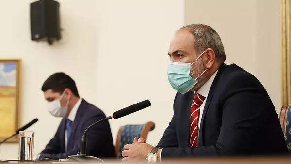 И.о. премьер-министра Никол Пашинян представил членам и сотрудникам Следственного комитета новоназначенного председателя  Аргишти Кярамяна - Sputnik Армения