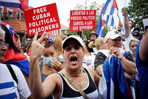 Эмоции членов кубинской общины в ответ на сообщения о протестах на Кубе - Sputnik Армения