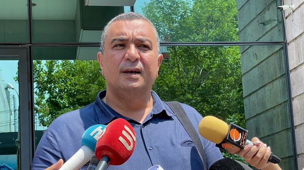 Адвокат Армен Мелконян отвечает на вопросы журналистов - Sputnik Армения