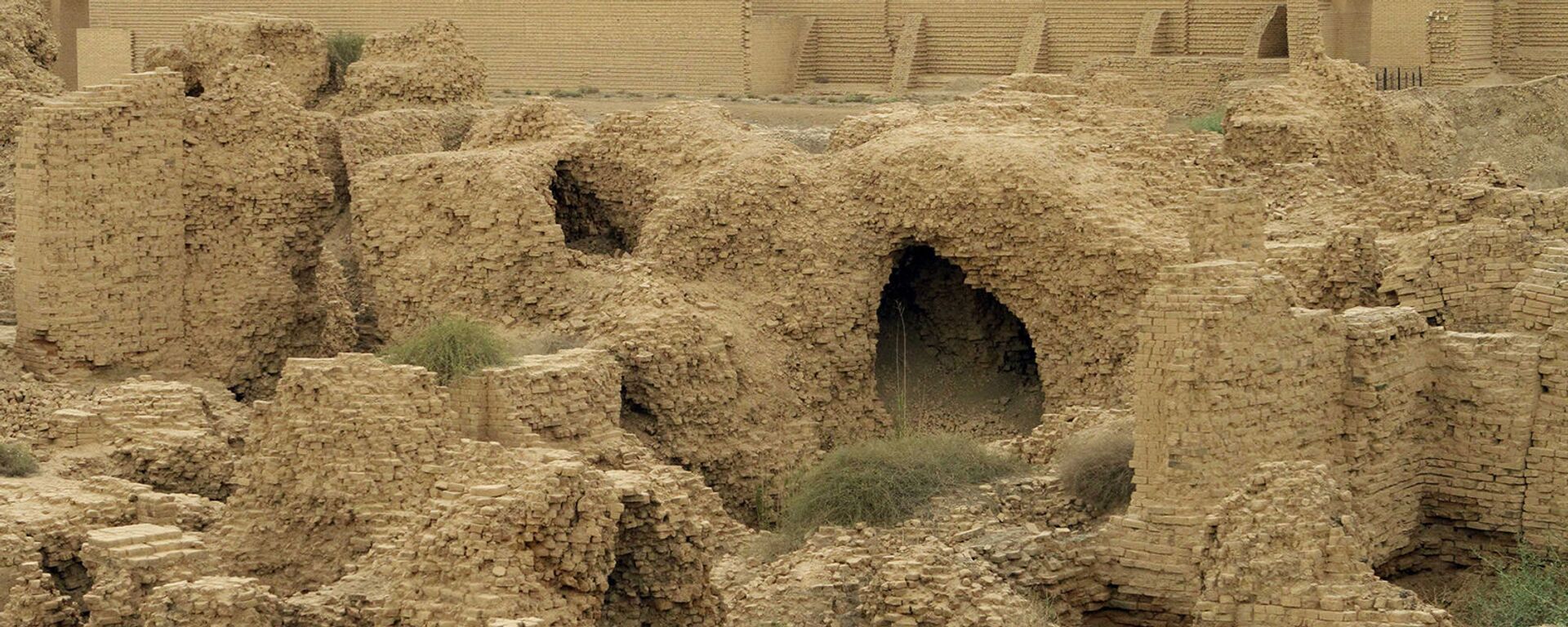 Нереставрированные руины северного дворца в древнем городе Вавилон на юге Ирака - Sputnik Армения, 1920, 16.07.2021