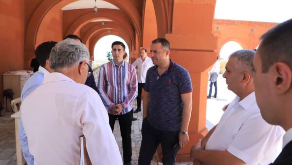 И.о. министра экономики Ваган Керобян на встрече с виноделами и коньячниками (17 июоя 2021). Еревaн - Sputnik Армения
