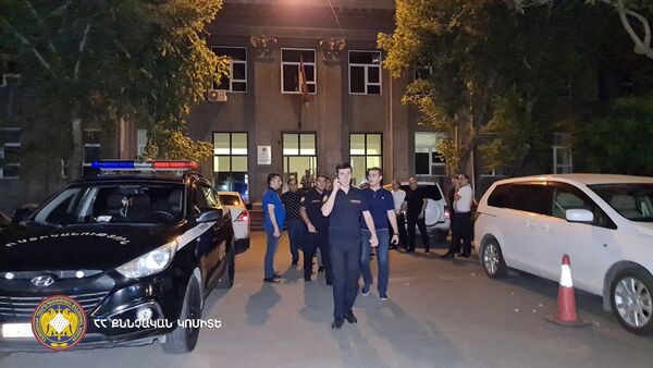Сотрудники правоохранительных органов работают на месте преступления (18 июля 2021). Еревaн - Sputnik Արմենիա