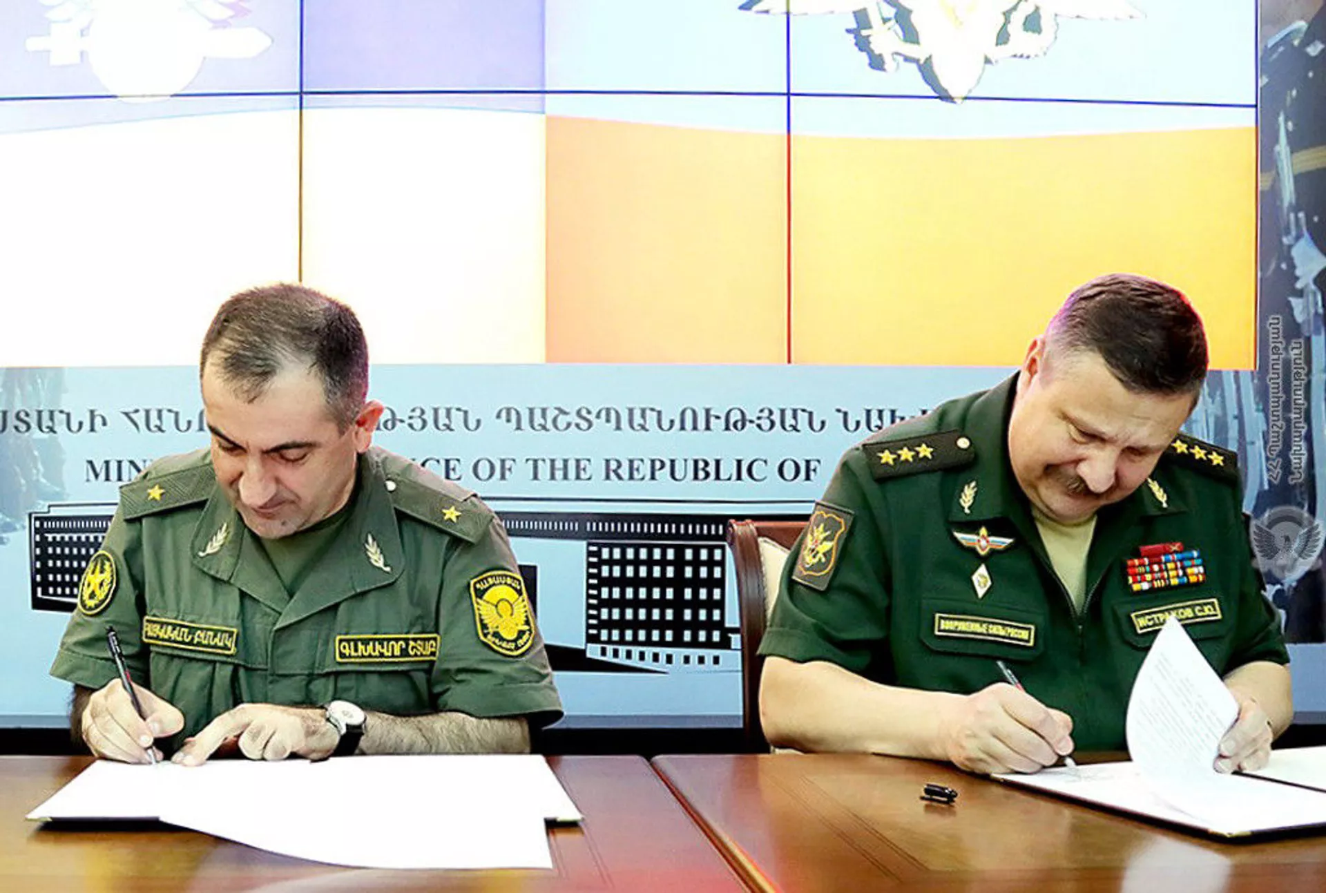 Представители Генштабов ВС Армении и России подписали меморандум о взаимодействии Представители Генштабов ВС Армении и России подписали меморандум о взаимодействии - Sputnik Армения, 1920, 19.07.2021