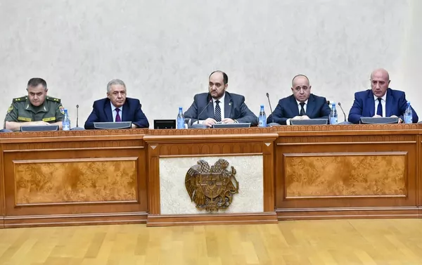 Слева направо: Артак Давтян, Вагаршак Арутюнян, Араик Арутюнян, Аршак Карапетян, Арман Саркисян на заседании Слева направо: Артак Давтян, Вагаршак Арутюнян, Араик Арутюнян, Аршак Карапетян, Арман Саркисян на заседании - Sputnik Армения