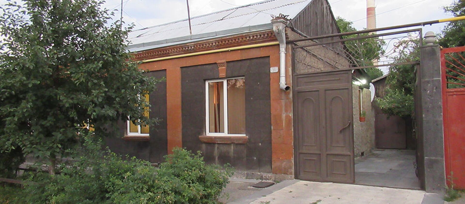Доме на улице Пароняна в Гюмри - Sputnik Армения, 1920, 21.07.2021