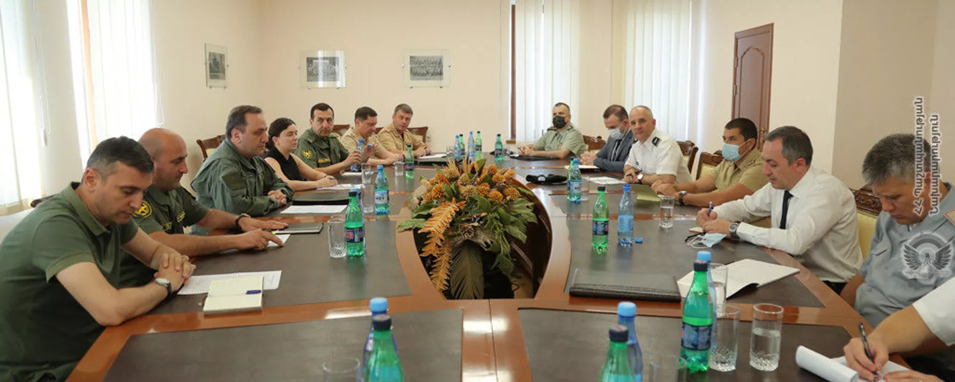 Начальник Главного управления оборонной политики и международного сотрудничества МО РА Левон Айвазян принял аккредитованных в Армении военных атташе иностранных посольств (21 июля 2021). Еревaн - Sputnik Армения, 1920, 21.07.2021