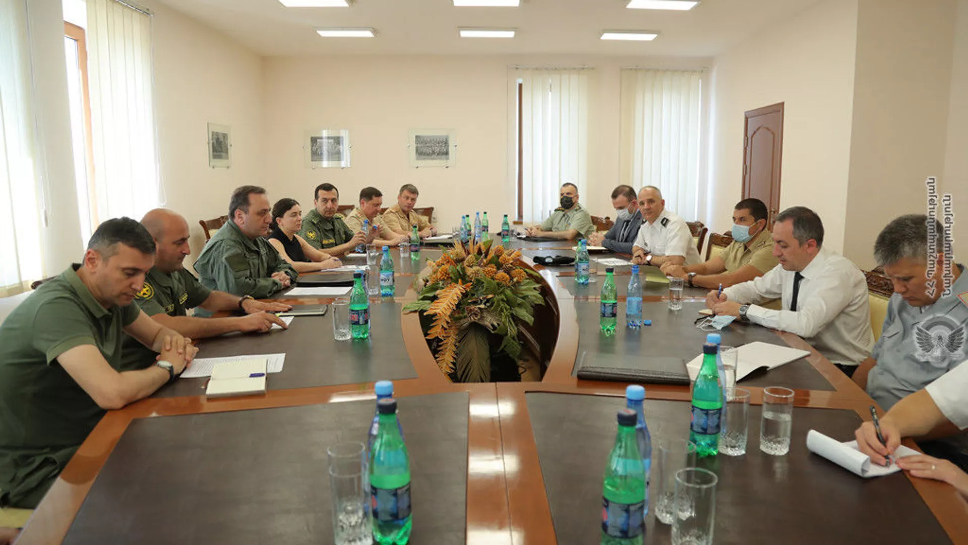 Начальник Главного управления оборонной политики и международного сотрудничества МО РА Левон Айвазян принял аккредитованных в Армении военных атташе иностранных посольств (21 июля 2021). Еревaн