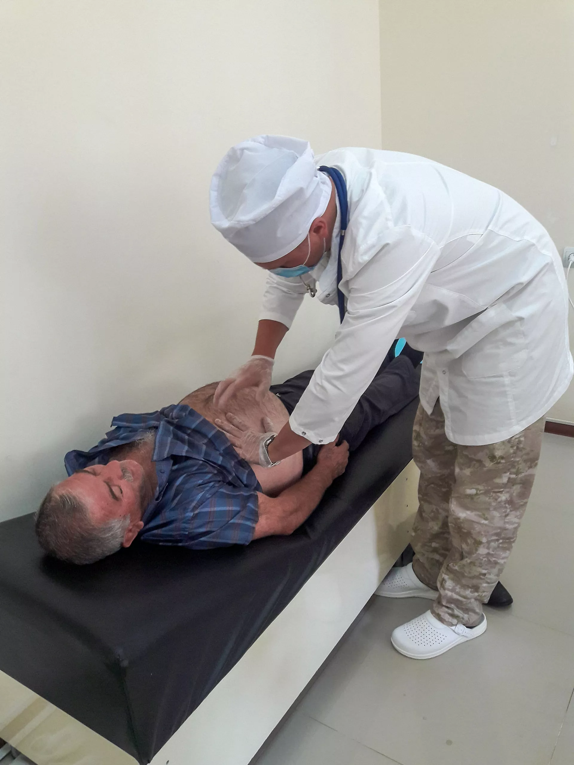 Оперировали армянский и русский хирурги: медспецназ берется в Мартакерте за самое сложное Оперировали армянский и русский хирурги: медспецназ берется в Мартакерте за самое сложное - Sputnik Армения, 1920, 24.07.2021