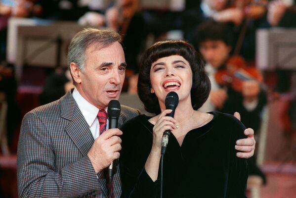 Шарль Азнавур и Мирей Матье на репетиции телешоу Le Grand Echiquier в Булони, 1987 год - Sputnik Армения