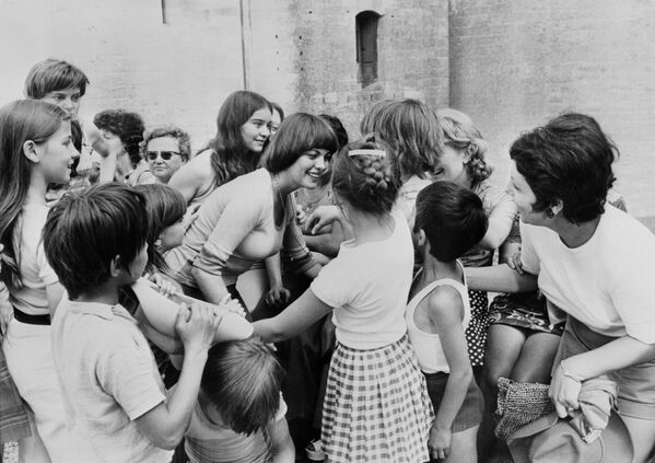 Французская певица Мирей Матье в Биаррице, 1973 год - Sputnik Армения