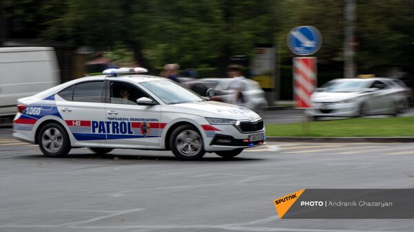 Автомобиль патрульной службы на улицах Еревана - Sputnik Армения