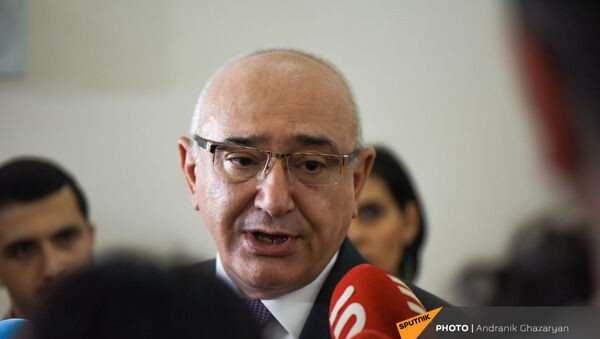 Председатель ЦИК Тигран Мукучян отвечает на вопросы журналистов - Sputnik Армения
