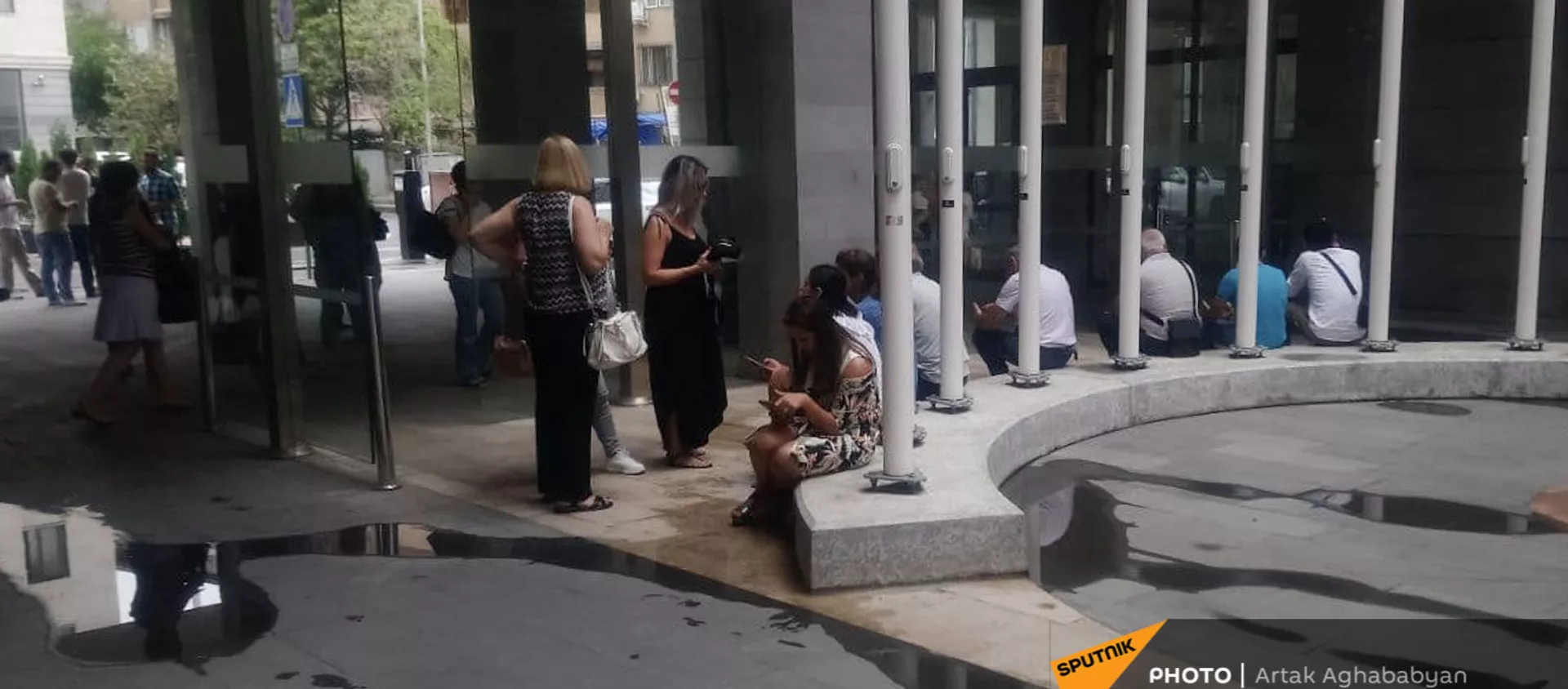 Акция протеста по вопросу слияния театров - Sputnik Армения, 1920, 23.07.2021