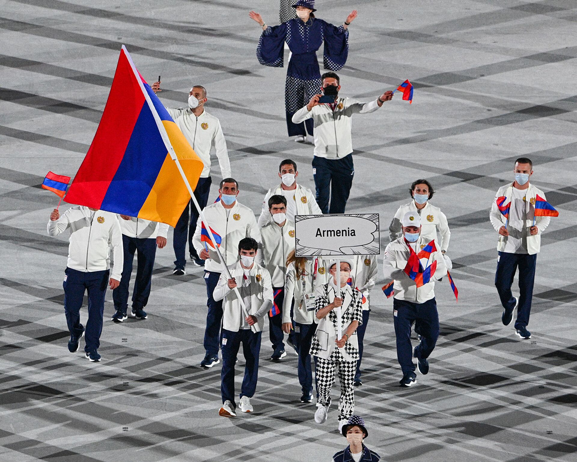 Եռագույնն ու հայ մարզիկները օլիմպիական խաղերի բացմանը. օրվա կադր - Sputnik Արմենիա, 1920, 23.07.2021