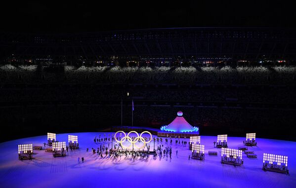 Вынос Олимпийских колец на церемонии открытия XXXII летних Олимпийских игр (23 июля 2021). Токио - Sputnik Армения