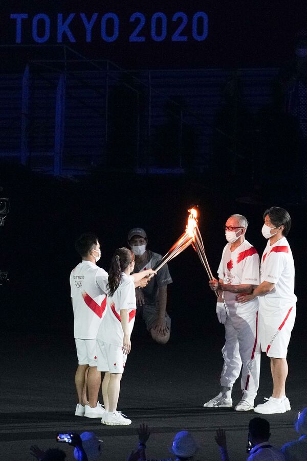 Церемония зажжения олимпийского огня во время открытия XXXII летних Олимпийских игр (23 июля 2021). Токио - Sputnik Армения