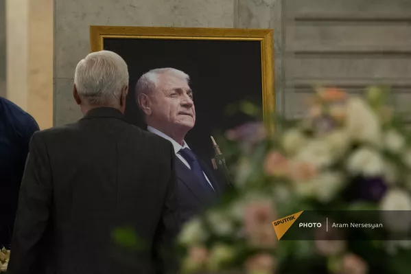 Портрет Дживана Гаспаряна Портрет Дживана Гаспаряна - Sputnik Армения