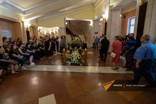 Гражданская панихида Дживана Гаспаряна Гражданская панихида Дживана Гаспаряна - Sputnik Армения
