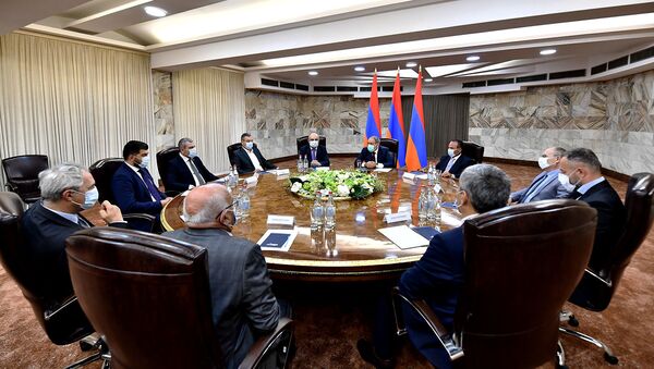 И.о. премьер-министра Никол Пашинян провел заседание с лидерами внепарламентских политических сил (24 июля 2021). Еревaн - Sputnik Արմենիա