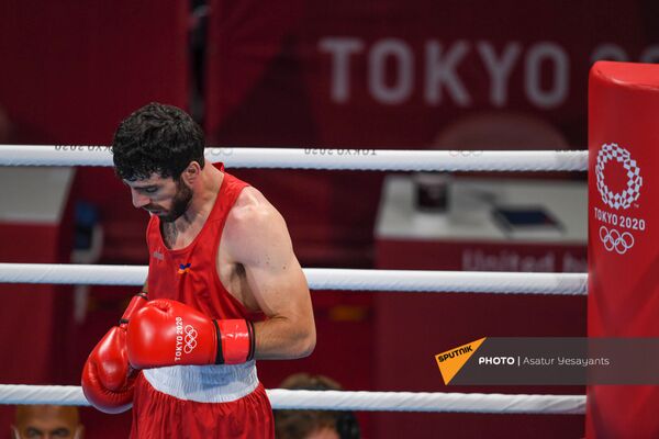 Боксер Ованнес Бачков на ринге - Sputnik Армения