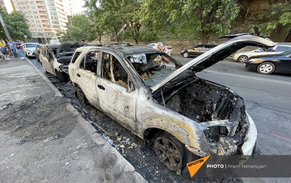 Сгоревшие машины на улице Сарьяна - Sputnik Армения
