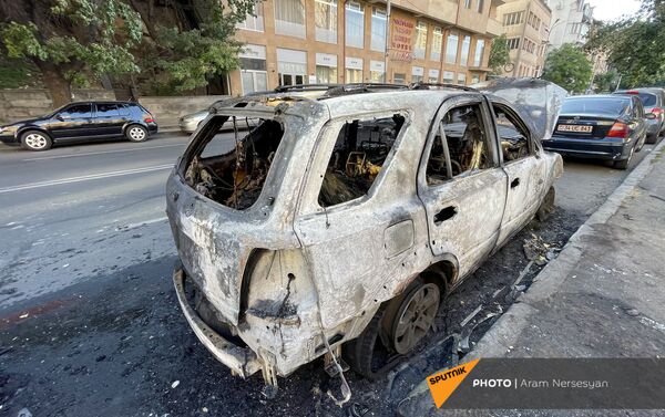 Сгоревшие машины на улице Сарьяна - Sputnik Армения