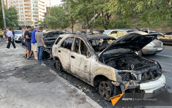 Երևանի Սարյան փողոցում 2 մեքենա է այրվել - Sputnik Արմենիա