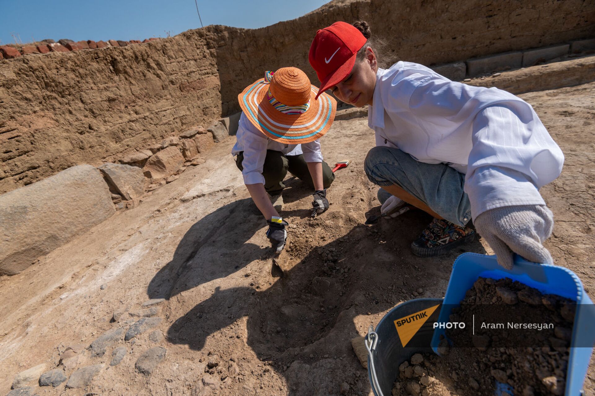 Армянские и французские археологи обнаружили любопытные артефакты в крепости Эребуни - Sputnik Армения, 1920, 27.07.2021