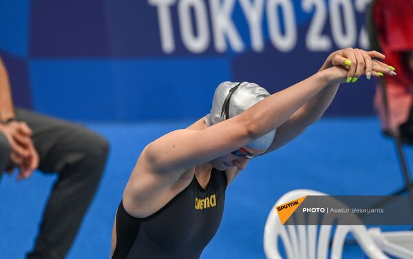 Варсеник Манучарян перед началом заплыва на 100 метров фристайлом среди женщин на XXXII летних Олимпийских играх (28 июля 2021). Токио - Sputnik Армения